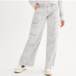 Juniors' SO® Low-Rise Wide Leg 6 Pocket Cargo Pants (Cloud Storage color)